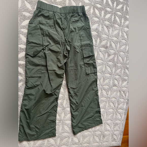 NWT Halara Low Rise Button Zipper Side Pocket Wide Leg Casual Cargo Pants - Picture 3 of 6